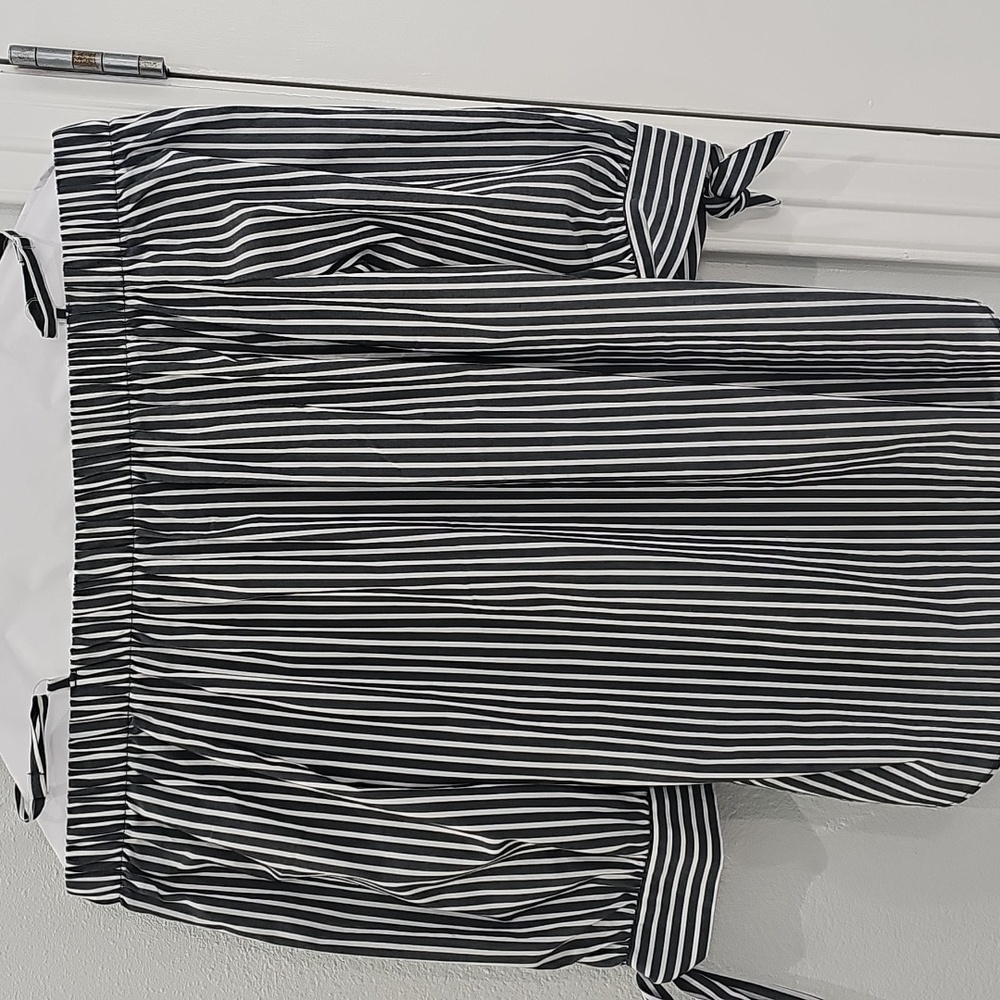 Striped Off-Shoulder Top - Picture 2 of 4